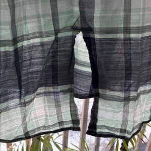 Old Navy Women's Plaid Button-Down Shirt - Black and Gray